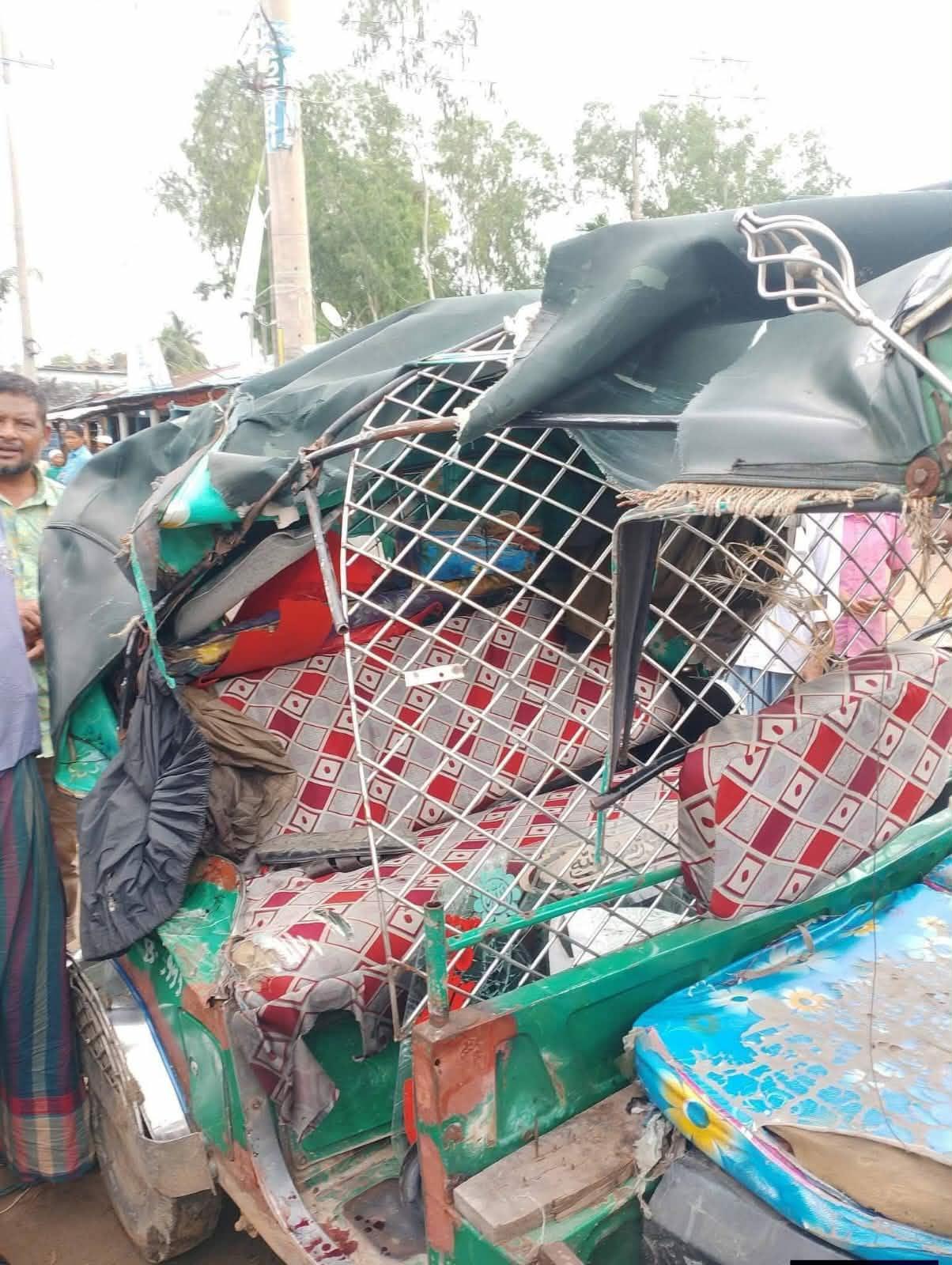 পেকুয়ায় বাস-সিএনজি মুখোমুখি সংঘর্ষে আহত ৫
