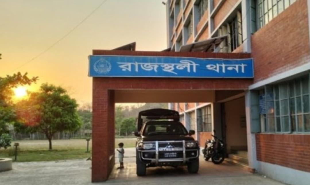 মাদকের স্বর্গরাজ্য রাজস্থলী বিভিন্ন এলাকা দিয়ে মদ-গাঁজা পাচারের পাশাপাশি ঢুকছে ইয়াবা