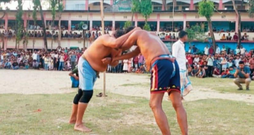 চন্দনাইশে বিশ্ব পুকুরের বলি খেলা চ্যাম্পিয়ন চকরিয়ার জীবন বলি