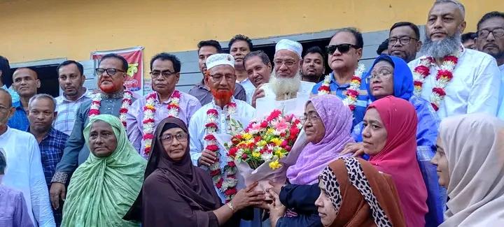 সীতাকুণ্ডে আনন্দ আয়োজনে নবগঠিত কমিটি সংবর্ধিত