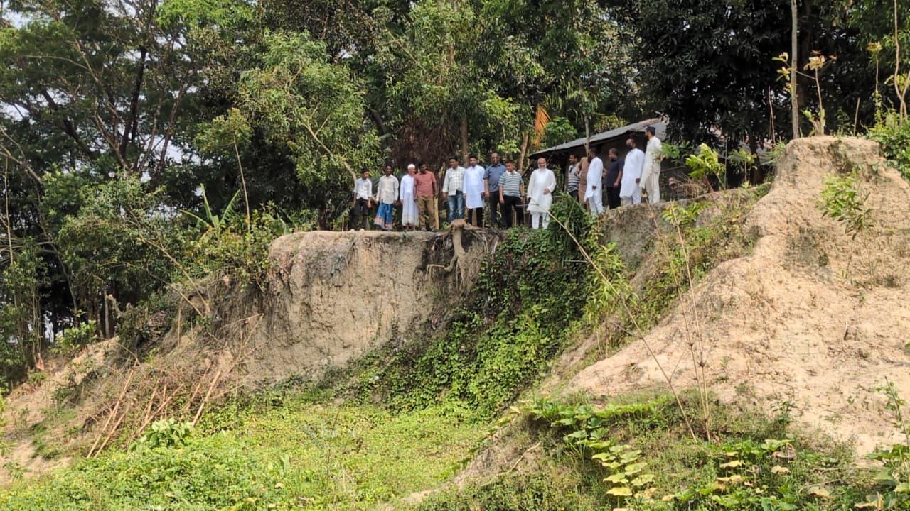 ইছামতি নদীর ভাঙন রোধে ব্লক স্থাপনের উদ্যোগ, রাঙ্গুনিয়ায় পরিদর্শন প্রতিনিধি দলের