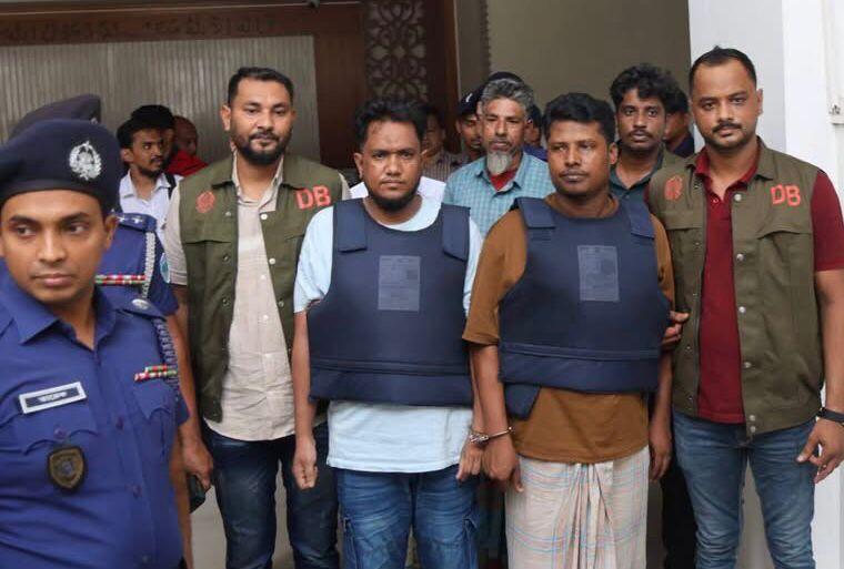 <h1>দুর্ধর্ষ সন্ত্রাসী শুটার কালা মোবারকসহ ৪ জনকে গ্রেপ্তার<br />
</h1>