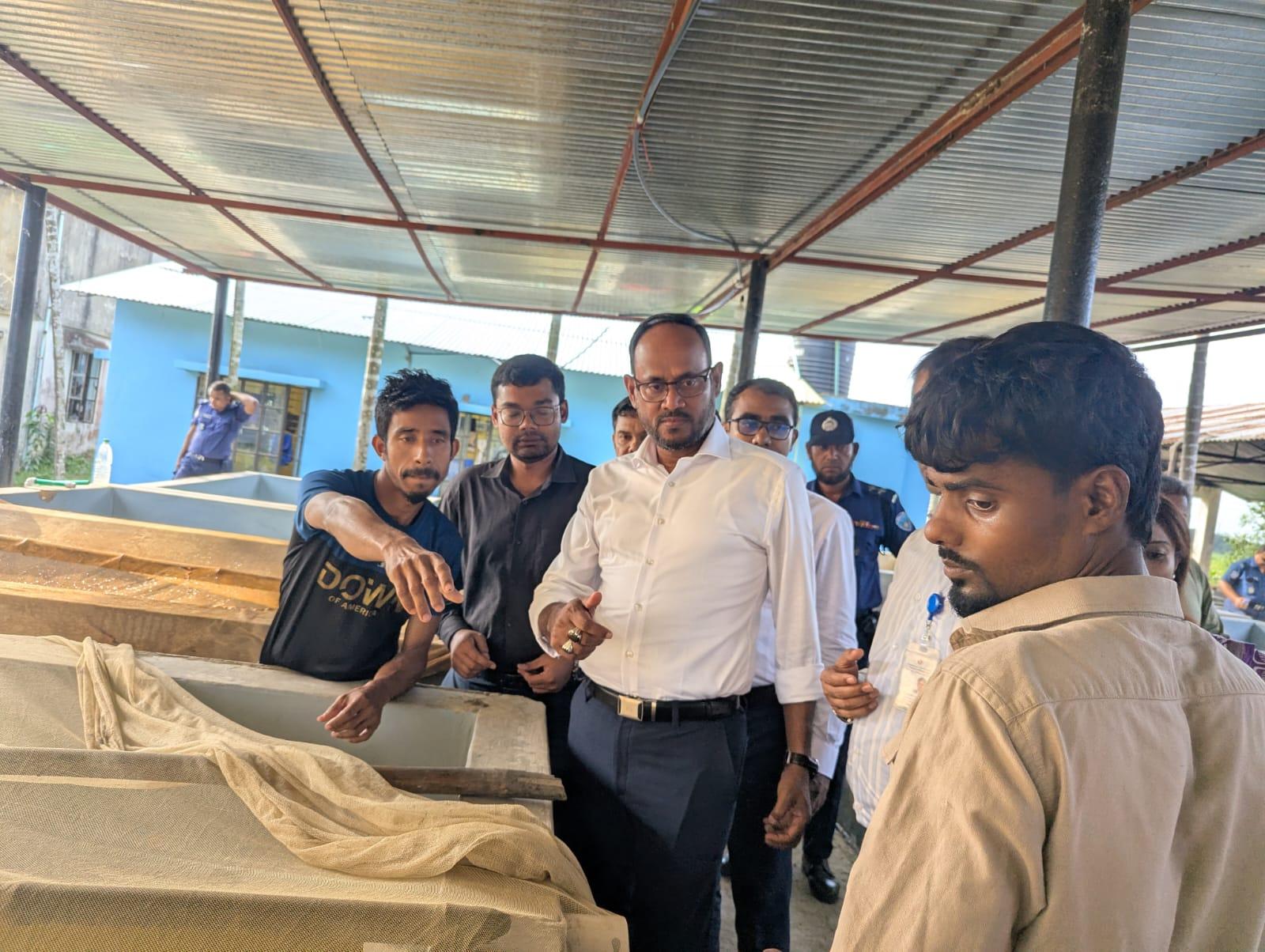 হালদা পোনা উৎপাদন ঘুরে দেখলেন প্রতিমন্ত্রী সুলতান সালাউদ্দিন টুকু
