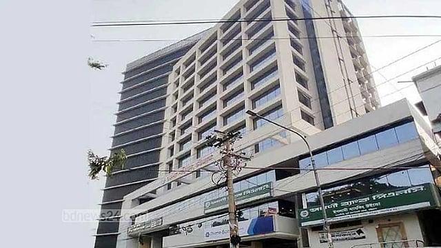 <h1>অগ্রণী ব্যাংকের ভল্ট থেকে ৪.৩৮ কোটি টাকা আত্মসাৎ, গরুর খামারে বিনিয়োগের অভিযোগ</h1>