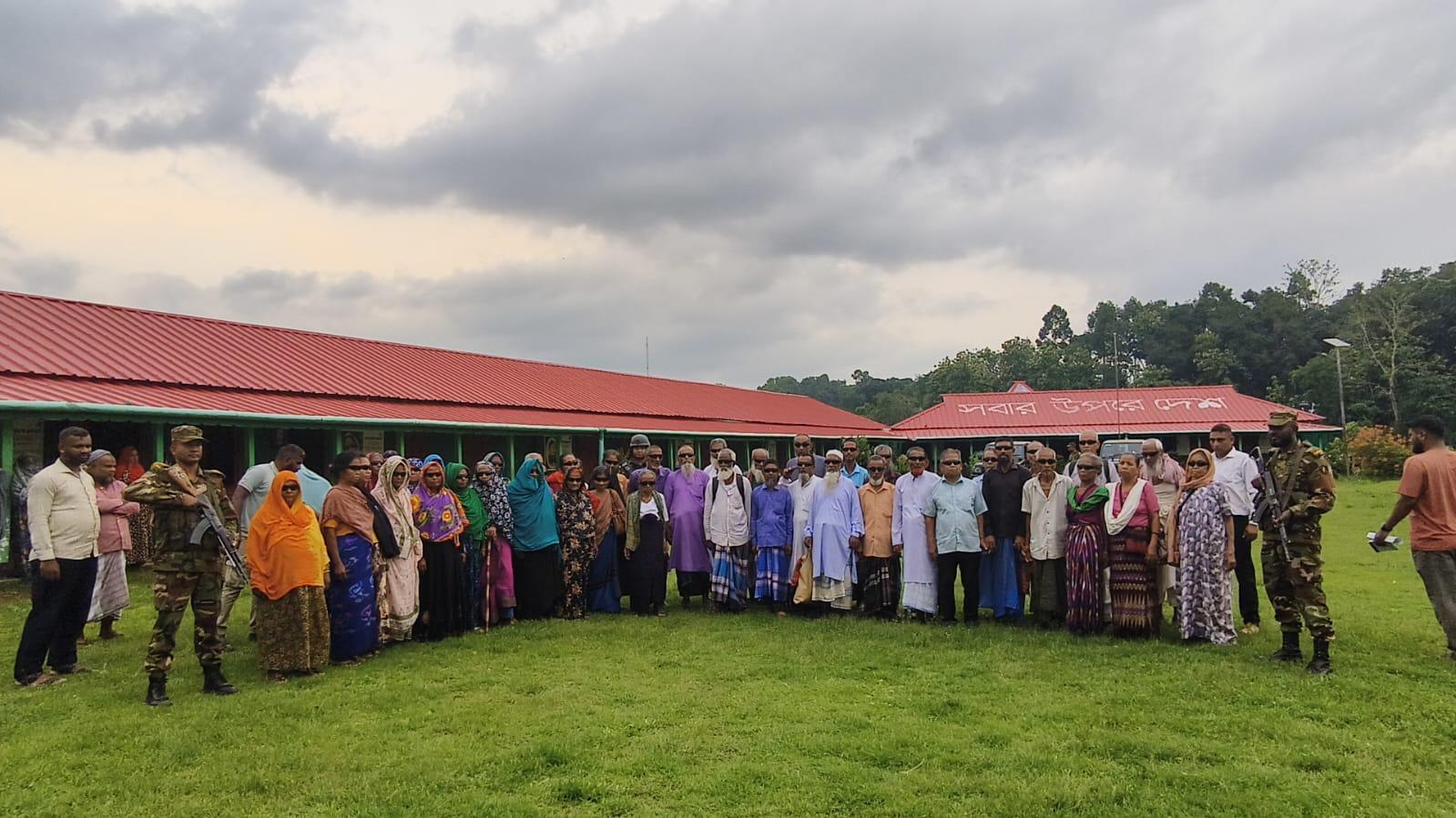 সেনাবাহিনীর সহায়তায় দৃষ্টিশক্তি ফিরে পেলো ৮৪ প্রান্তিক লোক
