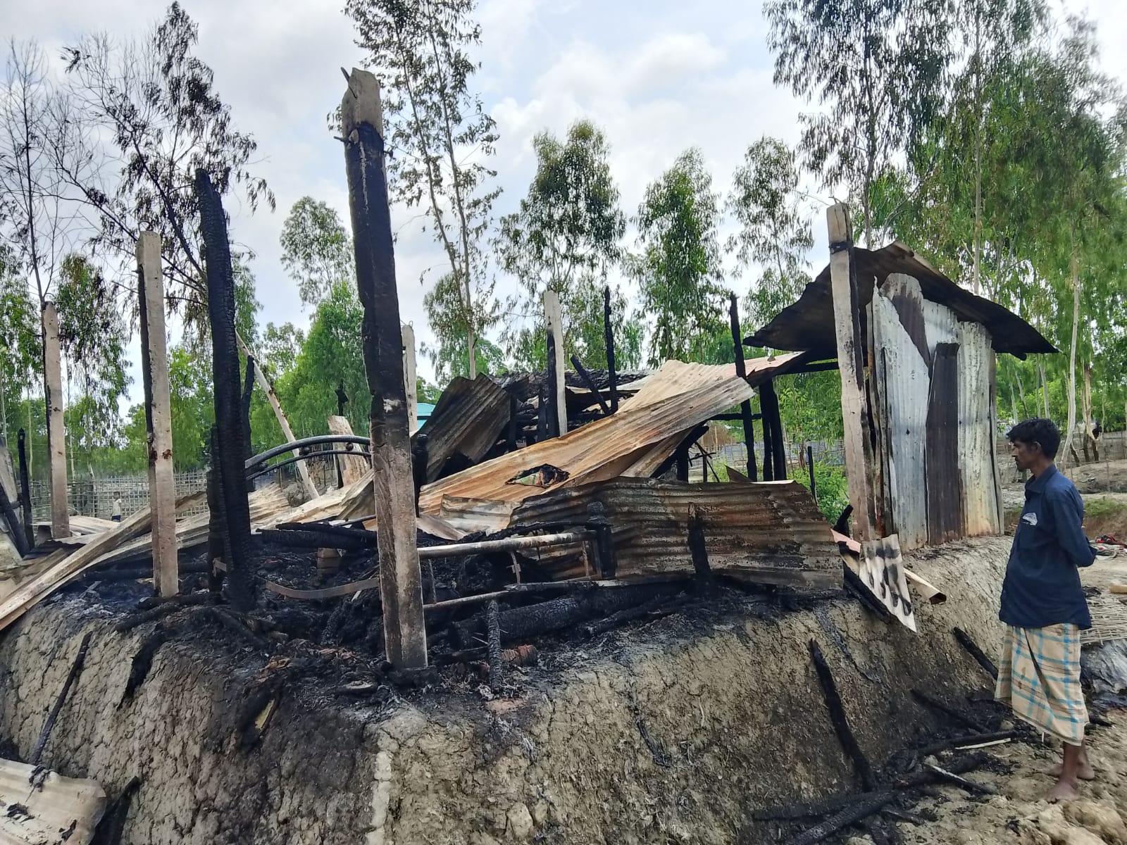 পেকুয়ায় বিদ্যুতের শর্ট সার্কিটে দিনমজুরের বসতঘর পুড়ে ছাই