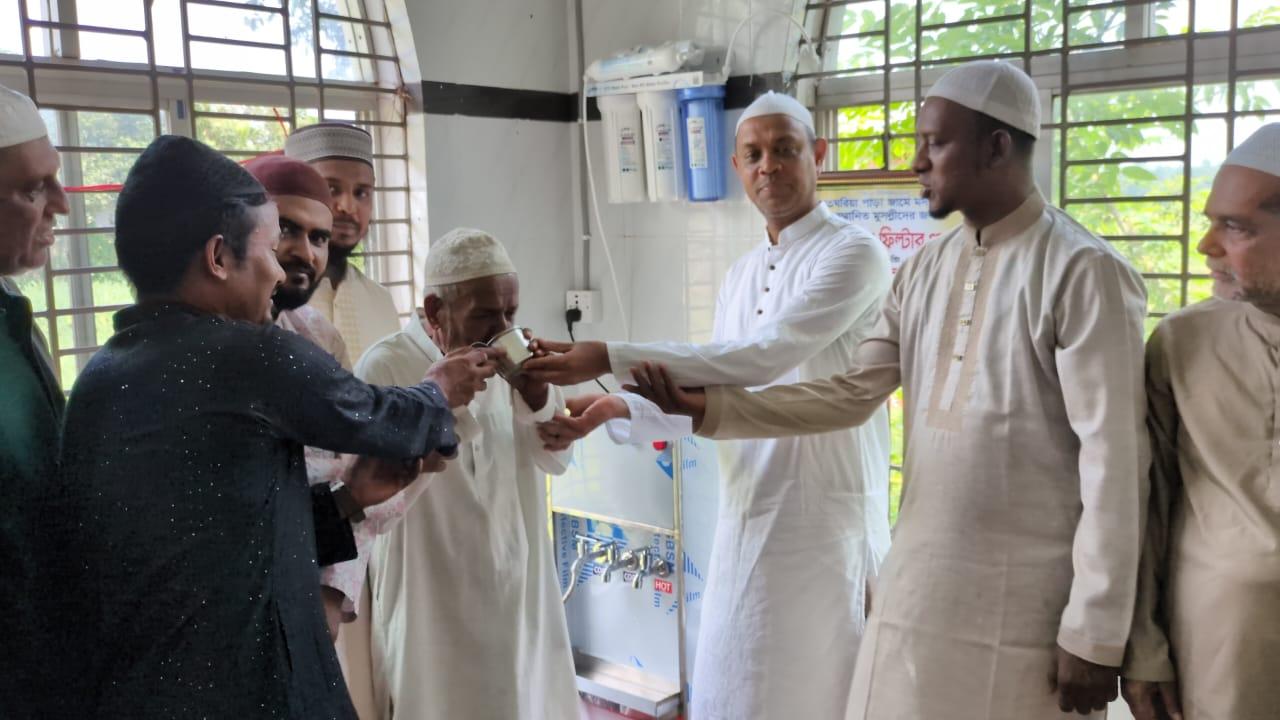 প্রবাসীদের ভালোবাসায় মসজিদে শীতল পানির ফিল্টার — সাথে ৪ অসহায় পরিবারের মুখে হাসি