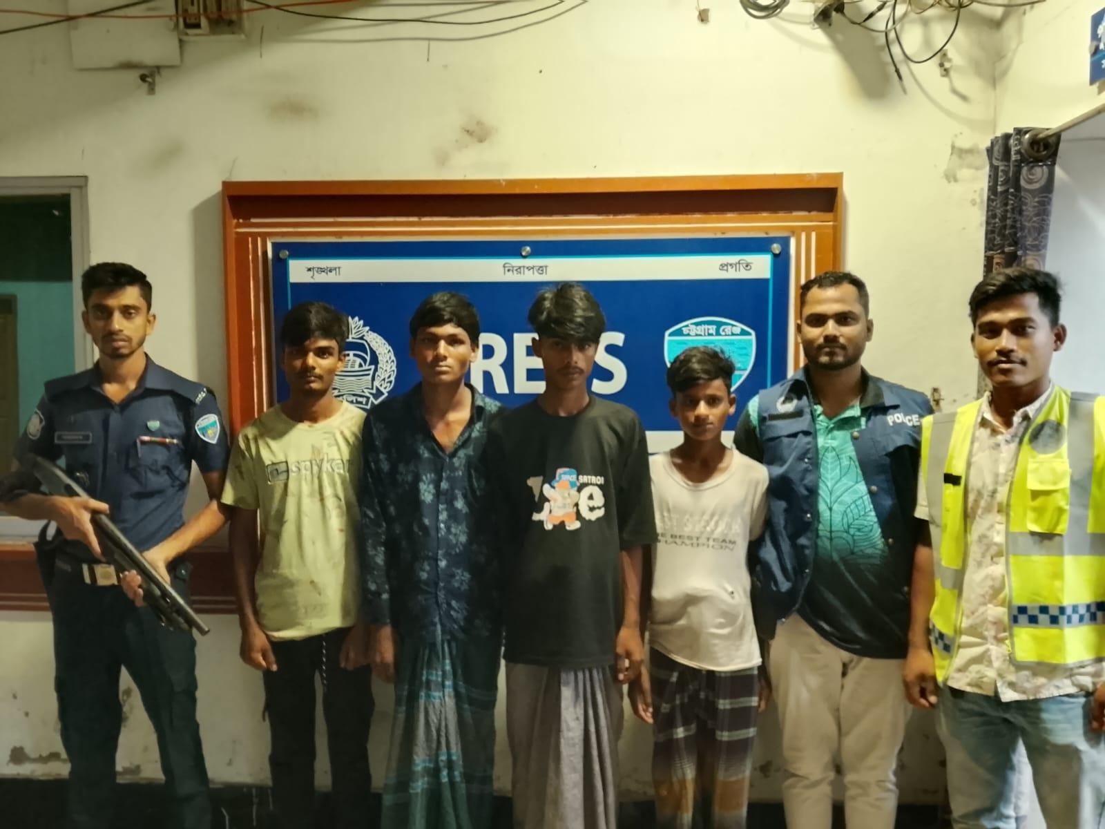 সাতকানিয়ায় স্কুল ছাত্রীকে পালাক্রমে ধর্ষণ, অপরজনকে শ্লীলতাহানি; গ্রেপ্তার ৪