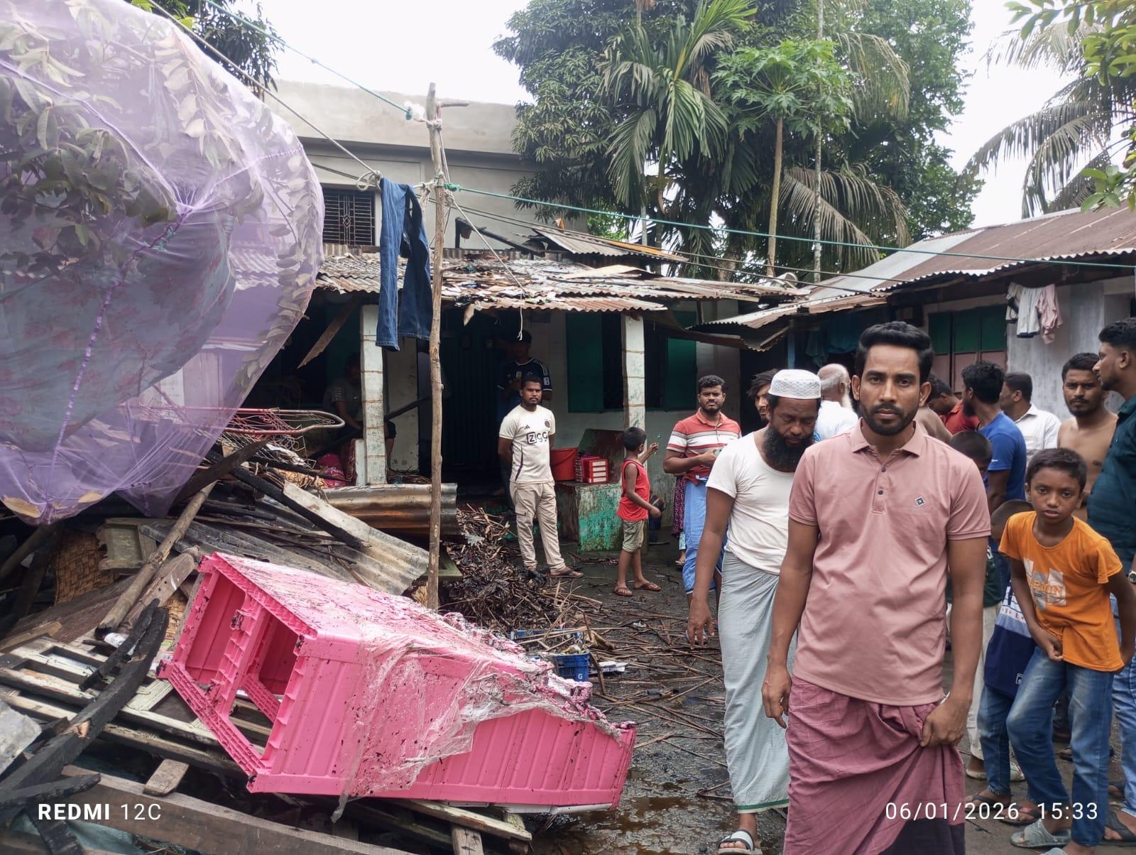 সন্দ্বীপে অগ্নিকাণ্ডে বসতঘর পুড়ে ছাই