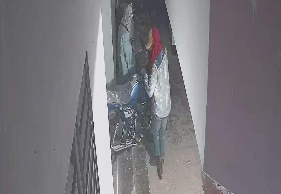 <h1>আনোয়ারায় গভীর রাতে বাসা থেকে এনজিও কর্মীর মোটরসাইকেল চুরি</h1>