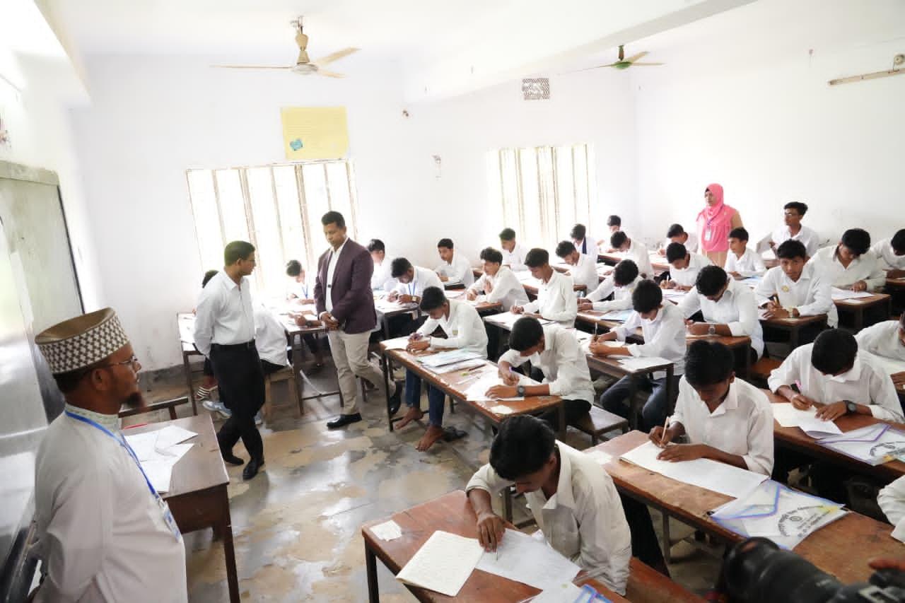 কর্ণফুলীতে এসএসসি কেন্দ্র পরিদর্শনে ডিসি নকলমুক্ত ও সুষ্ঠু পরীক্ষায় সন্তোষ প্রকাশ