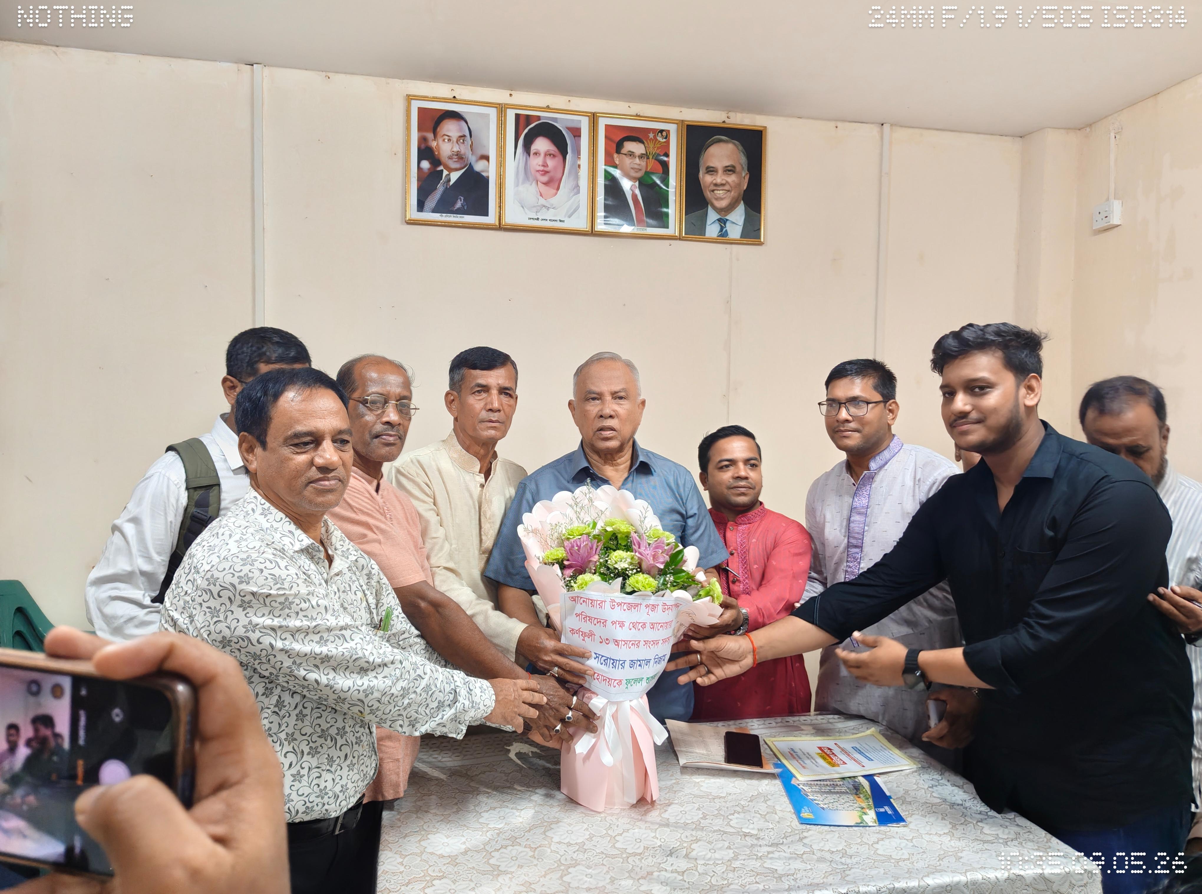 <h1>পূজা উদযাপন পরিষদের নবগঠিত কমিটির সৌজন্য সাক্ষাৎ: এমপিকে ফুল দিয়ে শুভেচ্ছা</h1>