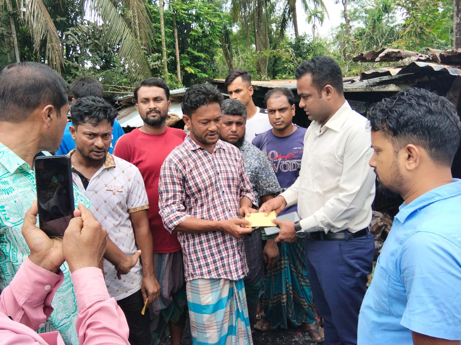<h1>সন্দ্বীপে অগ্নিকাণ্ডে ক্ষতিগ্রস্ত পরিবারের পাশে ইউএনও<br />
</h1>