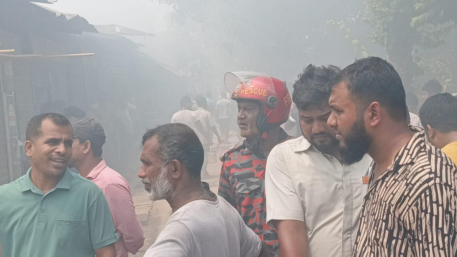 সীতাকুণ্ডে আগুনে পুড়ল তুলার গোডাউন