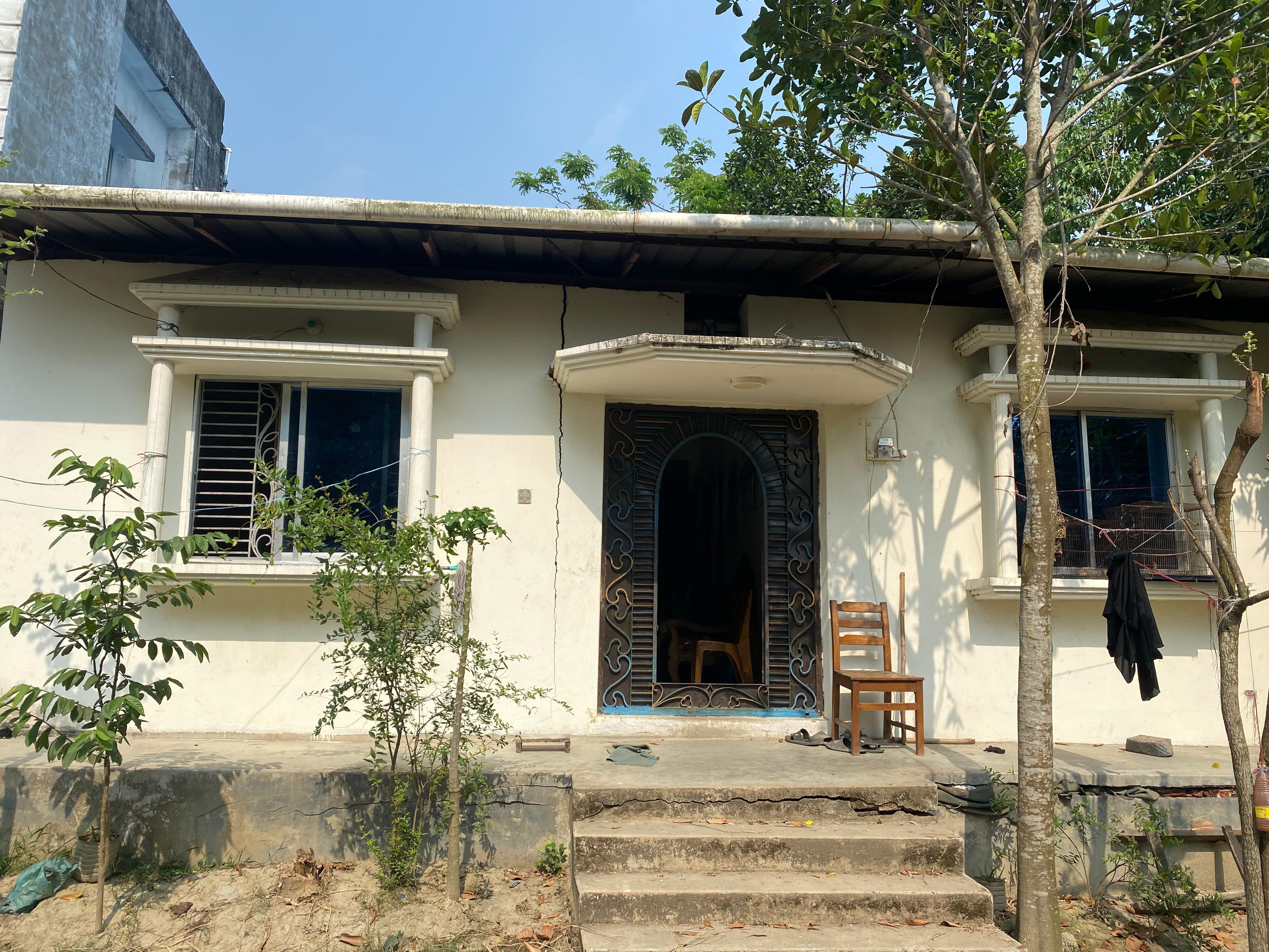 চট্টগ্রামের পটিয়ায় তালাবদ্ধ একটি বসতঘরের টিনের ছাউনি খুলে দুঃসাহসিক চুরির ঘটনা ঘটেছে