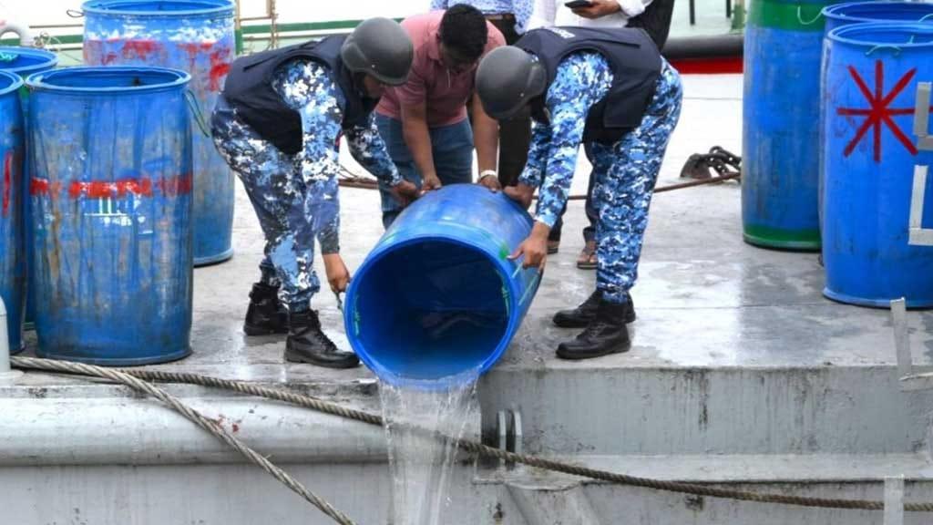 শাহ আমানত সেতুর কাছে ১ কোটি ২০ লাখ চিংড়ি পোনা জব্দ, কর্ণফুলীতে অবমুক্ত