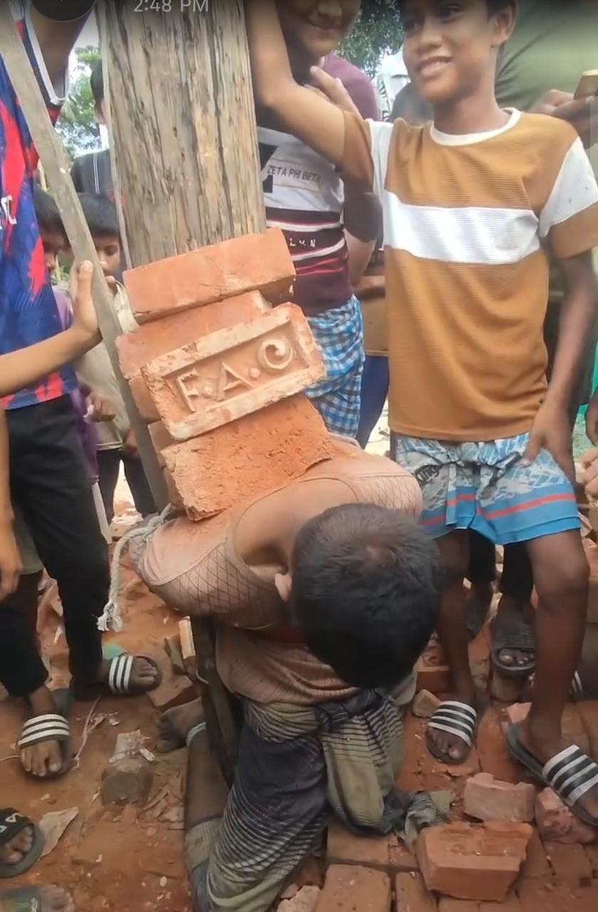 সংযুক্ত ছবি