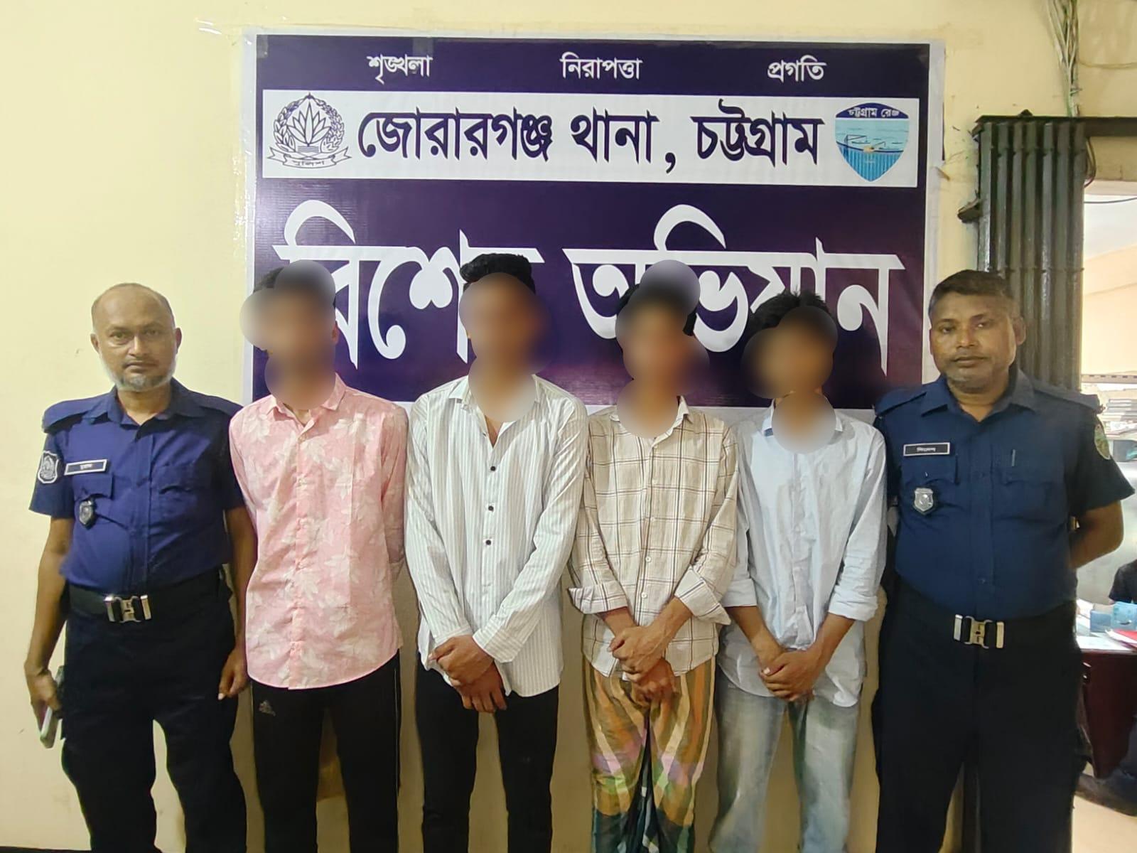 পরীক্ষার খাতা না দেখানোয় সহপাঠীকে কুপিয়ে জখম, অভিযুক্ত ৪ জন আটক