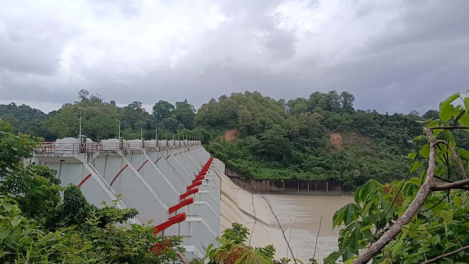 <h1>ফের কাপ্তাই বাঁধের জলকপাট খুলে ছাড়া হচ্ছে পানি<br />
</h1>