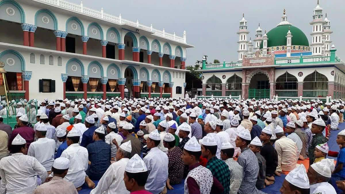 সংযুক্ত ছবি
