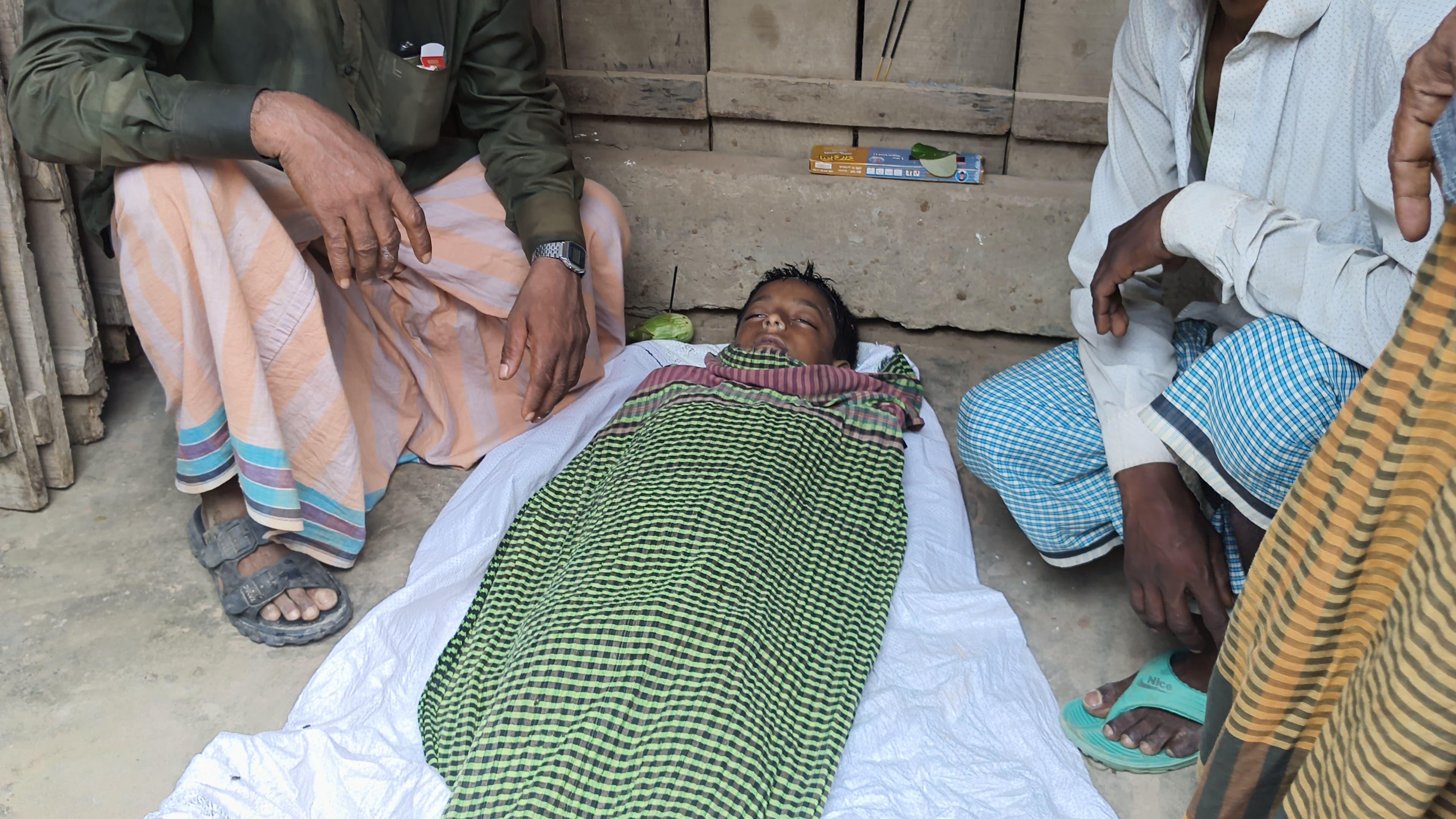 ঈদগাঁওযতে অবৈধ বালুর গর্ত কেড়ে নিল মেধাবী শিশু তানভিরের প্রাণ