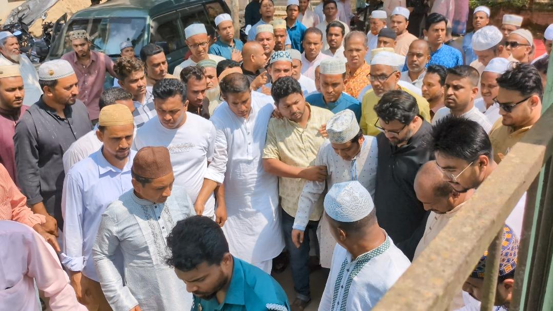 ওমানে নিহত চার ভাইয়ের বাড়িতে এমপি হুমাম কাদের শোকসন্তপ্ত পরিবারকে সান্ত্বনা, দ্রুত মরদেহ দেশে আনার আশ্বাস