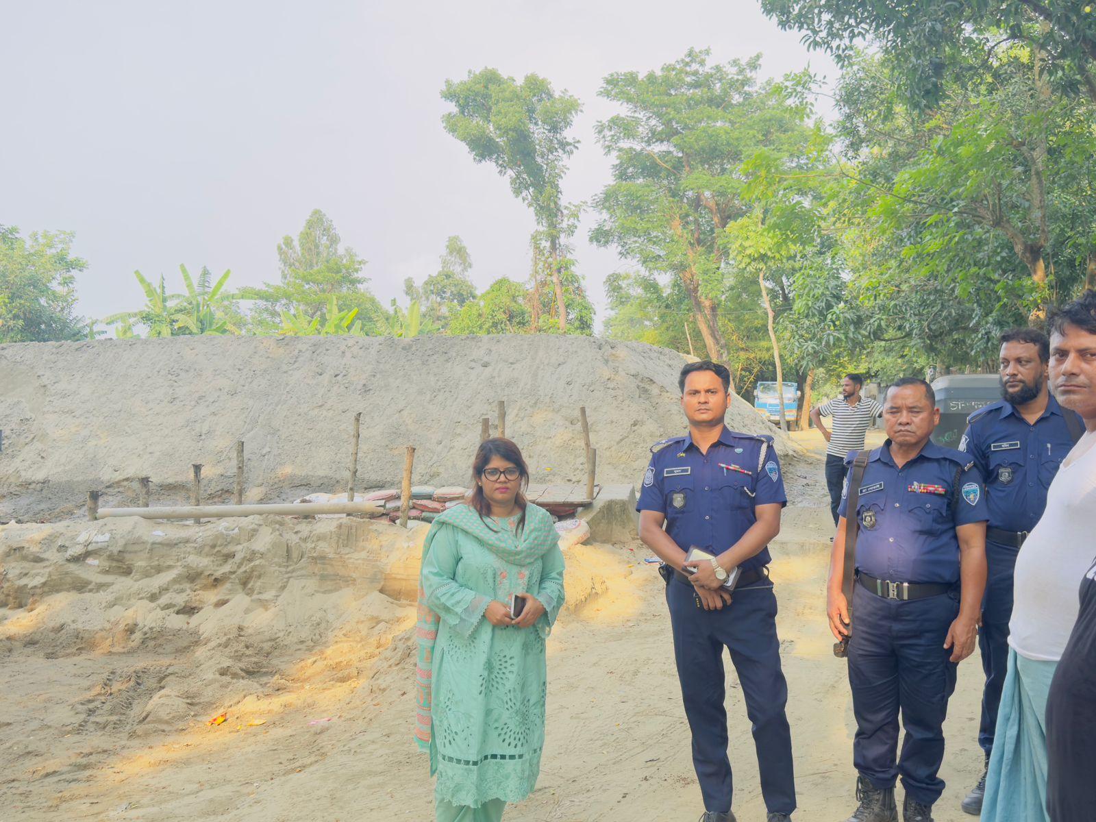 বোয়ালখালীতে অবৈধভাবে বালু উত্তোলন, দেড় লক্ষ টাকা জরিমানা