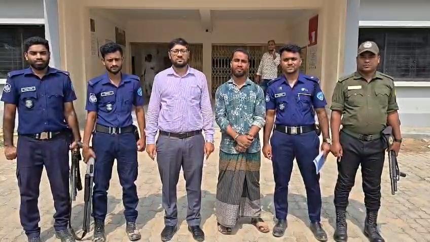 লামায় পাহাড় কাটার দায়ে ৬ মাসের কারাদণ্ড দিয়ে ভ্রাম্যমান আদালত