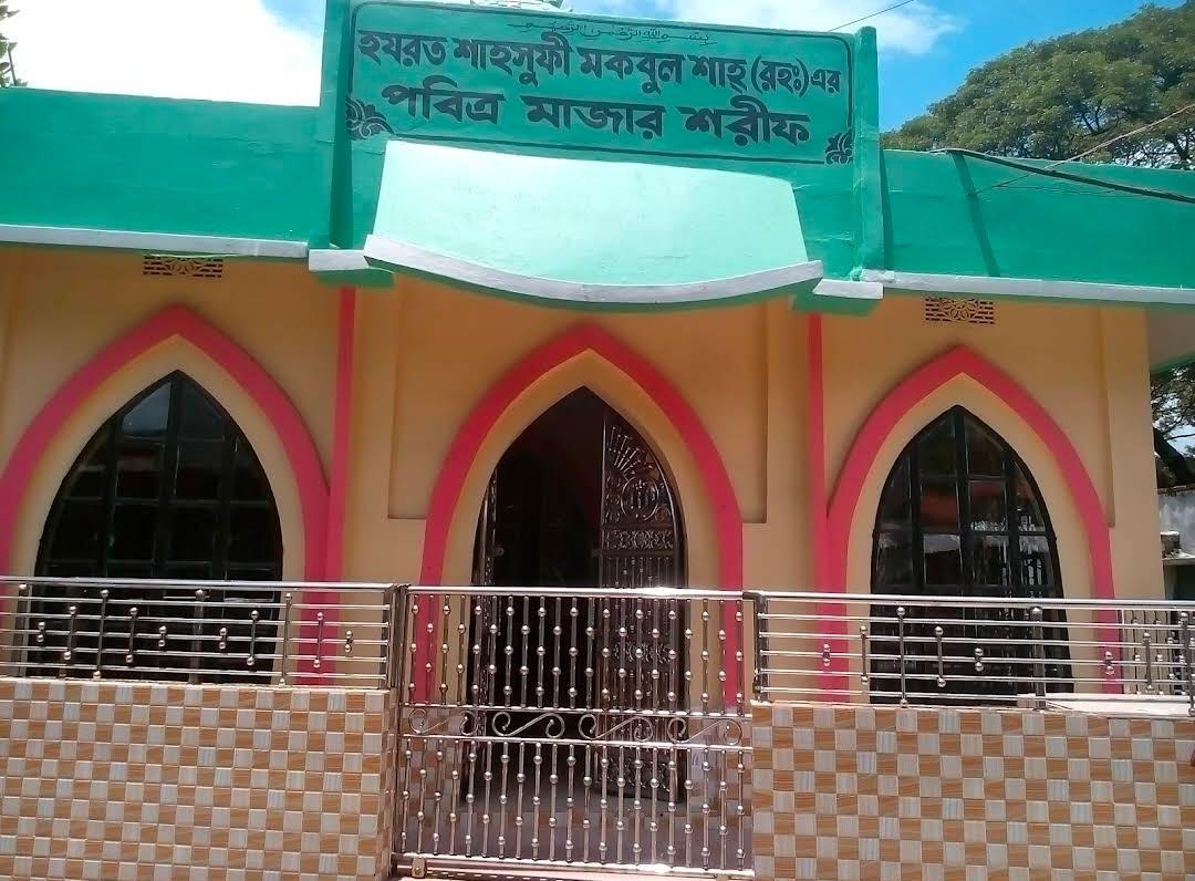 পটিয়া পৌর সদরে হযরত মকবুল শাহ্ (রহ.)-এর মাজারে দুর্ধর্ষ চুরি; দানবাক্স ভেঙে নগদ অর্থ লুট