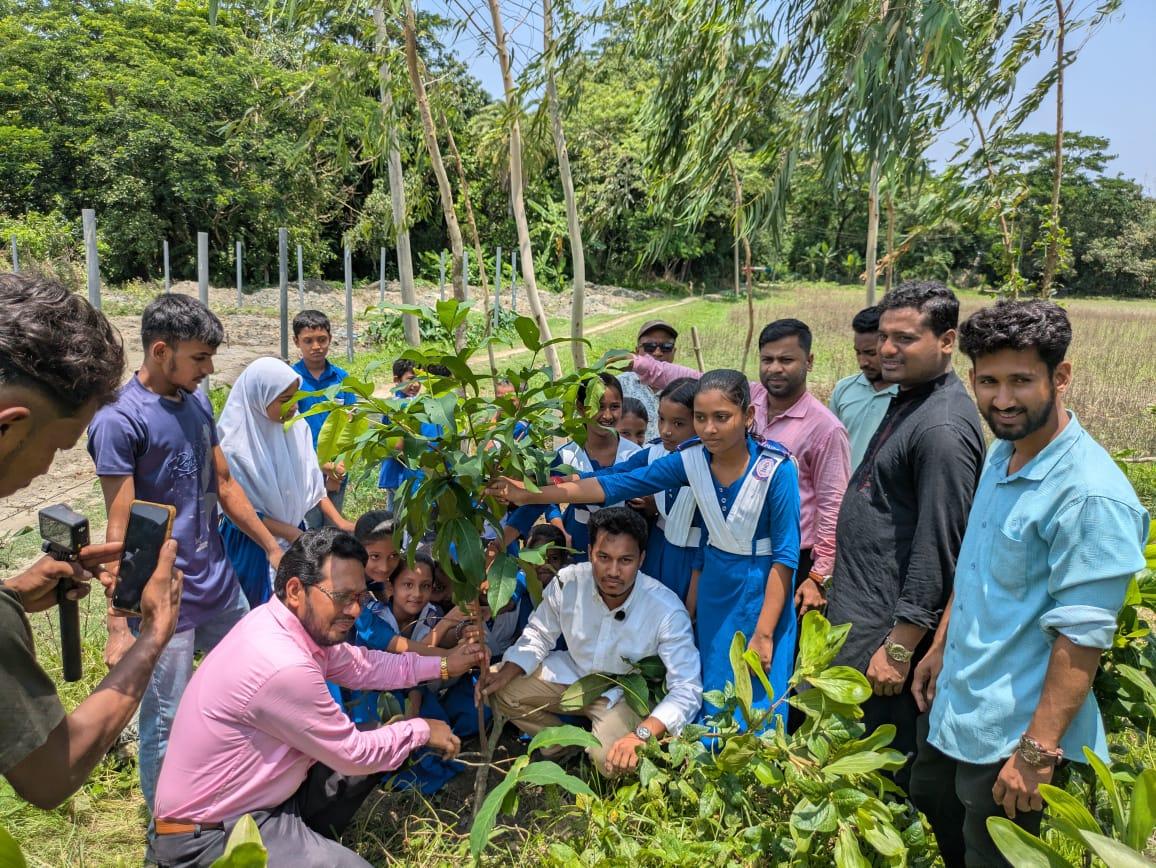 সন্দ্বীপে বইচিন্তার ‘ক্লিন টু গ্রীণ ক্যাম্পেইন’ উদ্বোধন