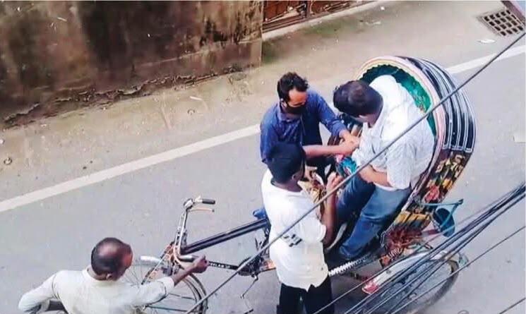 সংযুক্ত ছবি