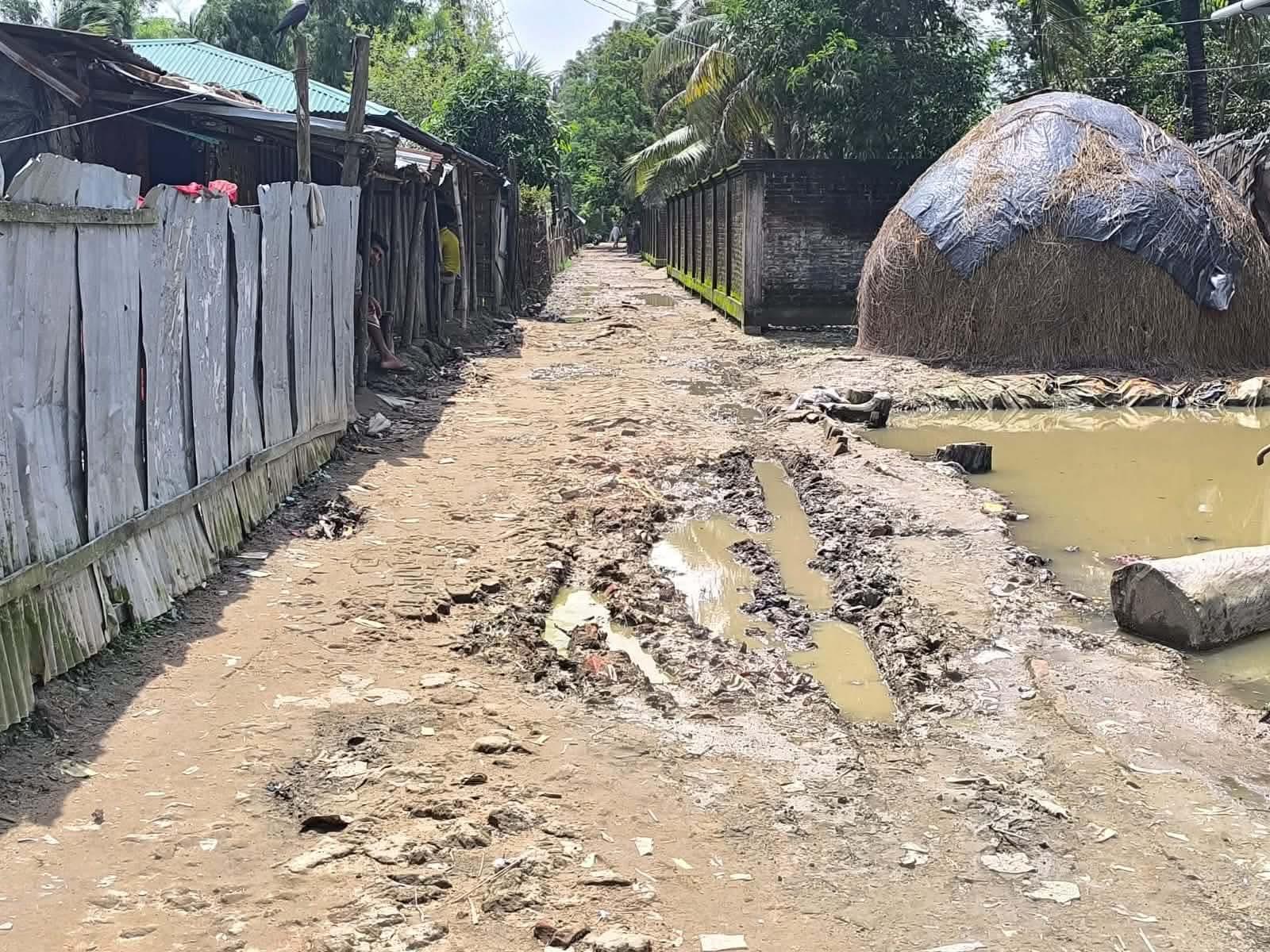 <h1>পেকুয়ায় ২৭ গ্রামীণ সড়ক উন্নীতের স্বরাষ্ট্রমন্ত্রীর ডিও পত্র</h1>
