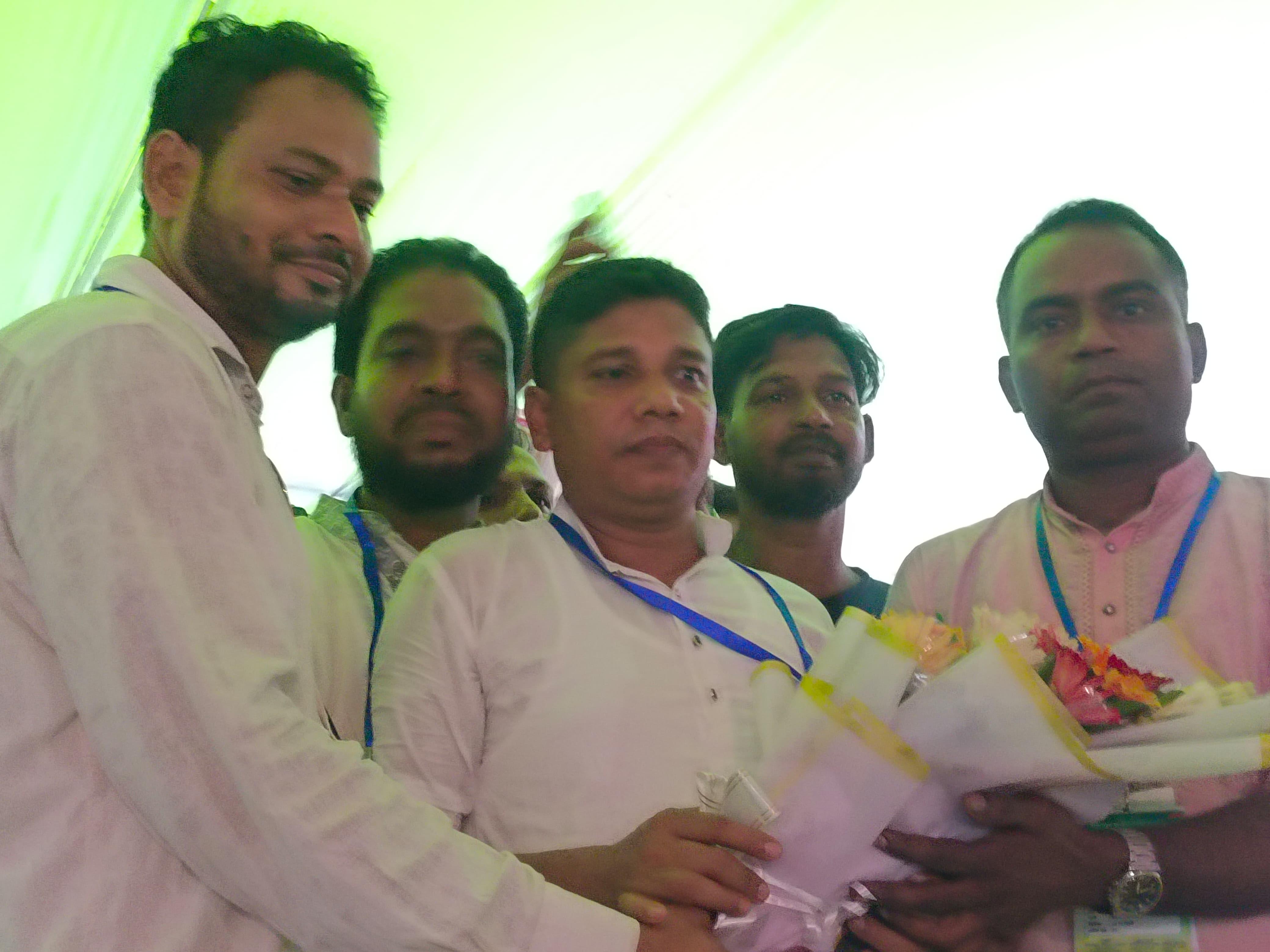 সংযুক্ত ছবি