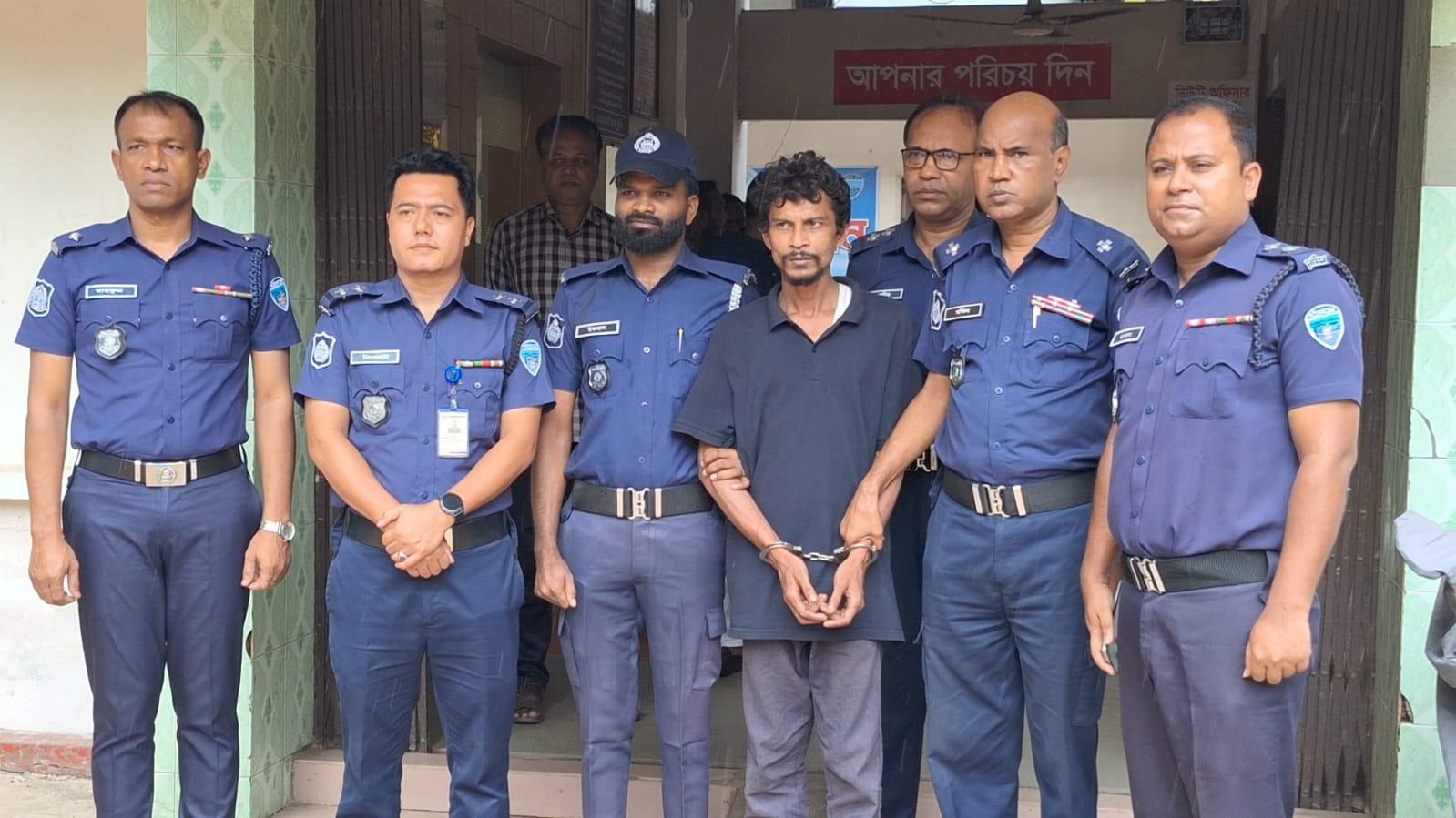 বোয়ালখালীতে চালককে ছুরিকাঘাত, রিকশা উদ্ধার, গ্রেফতার ১