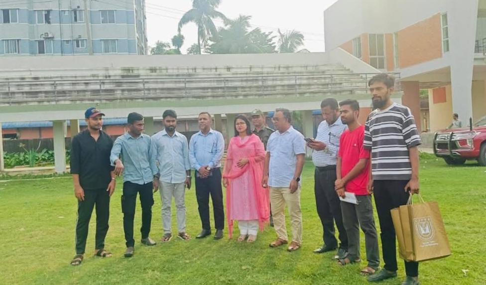 মীরসরাই মিনি স্টেডিয়ামের কাজ পরিদর্শন, দ্রুত মাঠ প্রস্তুতের নির্দেশনা- ইউএনও সোমাইয়া আক্তার
