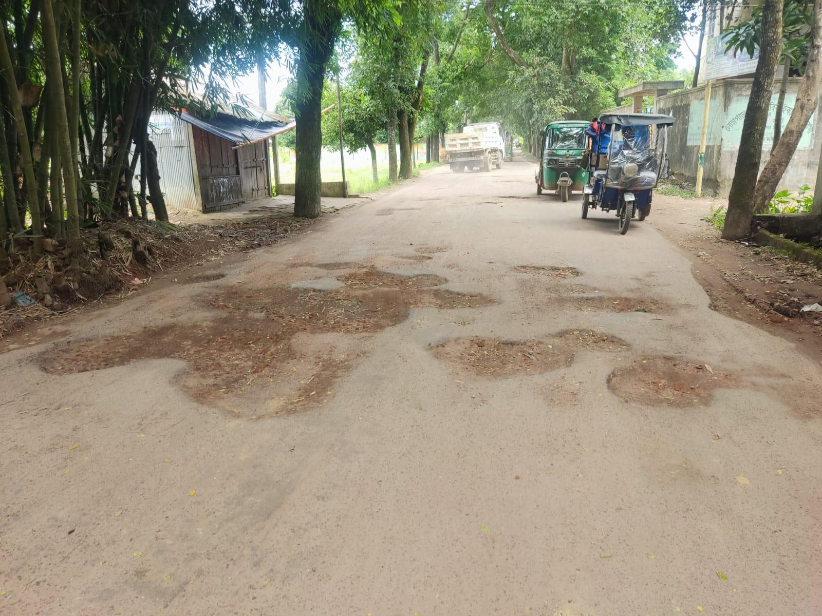 সংযুক্ত ছবি