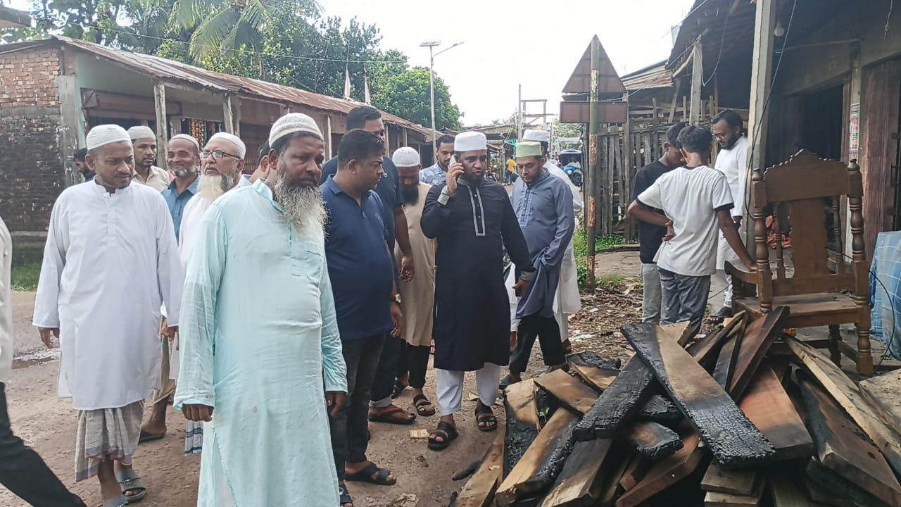 <h1>রাঙ্গুনিয়ায় আগুনে পুড়ল দোকান, ক্ষতিগ্রস্তদের পাশে জামায়াত নেতারা</h1>