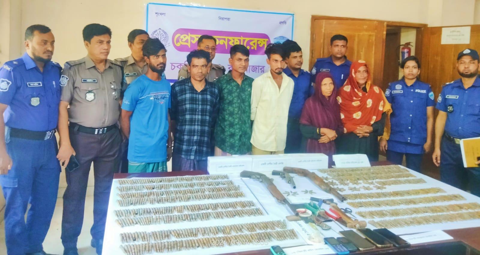<h1>চকরিয়ায় পুলিশের অভিযানে ৩টি দেশীয় অস্ত্র ও বিপুল সংখ্যক গুলি উদ্ধার: নারীসহ ৬ ডাকাত গ্রেপ্তার</h1>