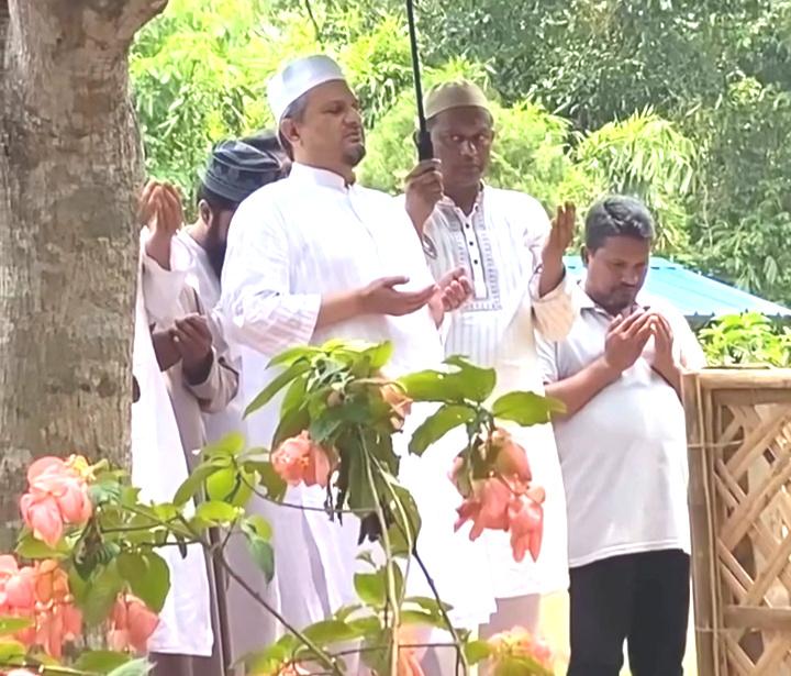 শায়েস্তা খান আল আযহারীর কবর জিয়ারতে সৈয়দ হাসান মাইজভান্ডারী