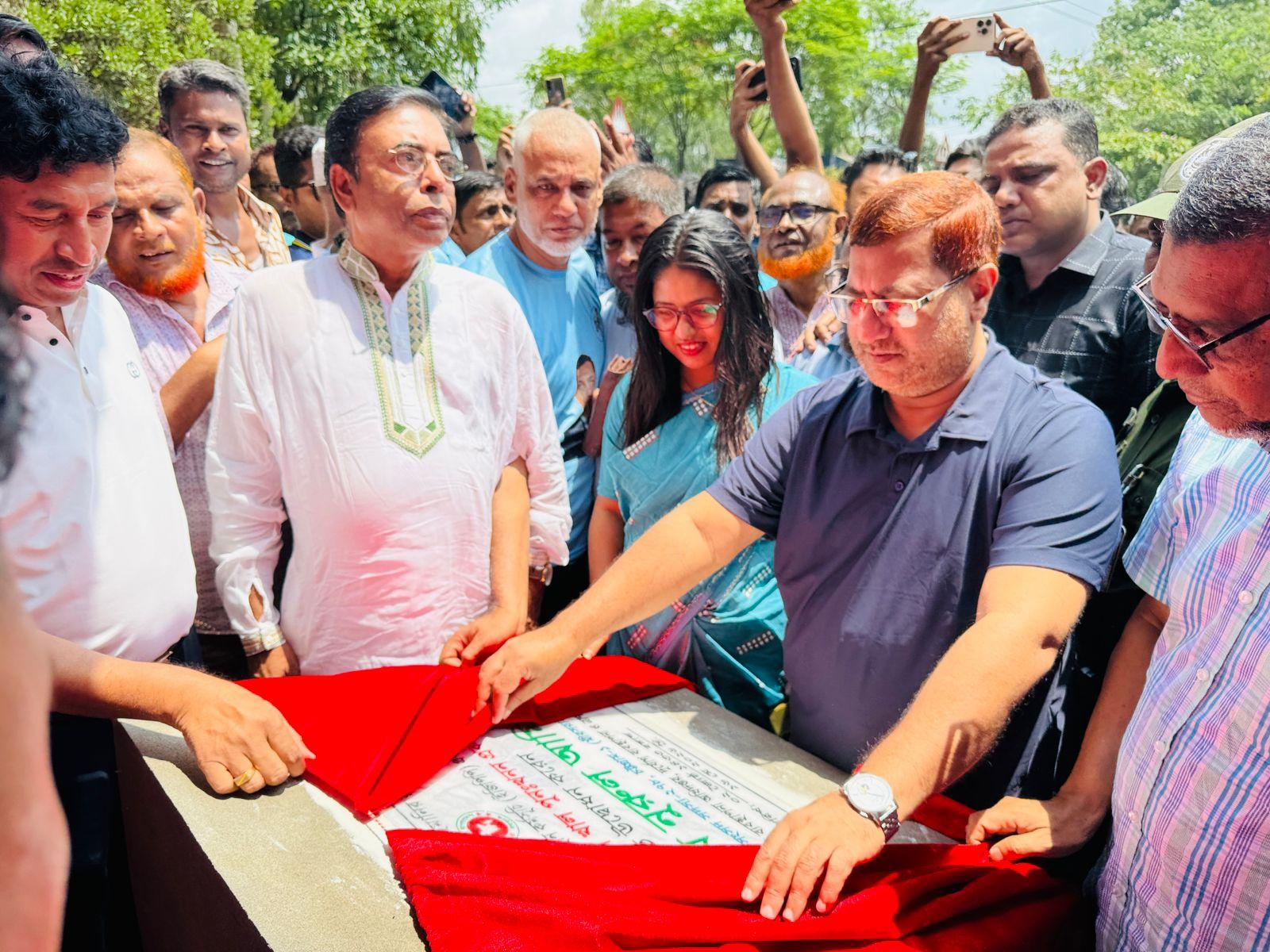 মীরসরাইয়ের গাছবাড়িয়া খালের পুনঃখনন উদ্বোধন করেন মীরসরাইয়ের সাংসদ নুরুল আমিন